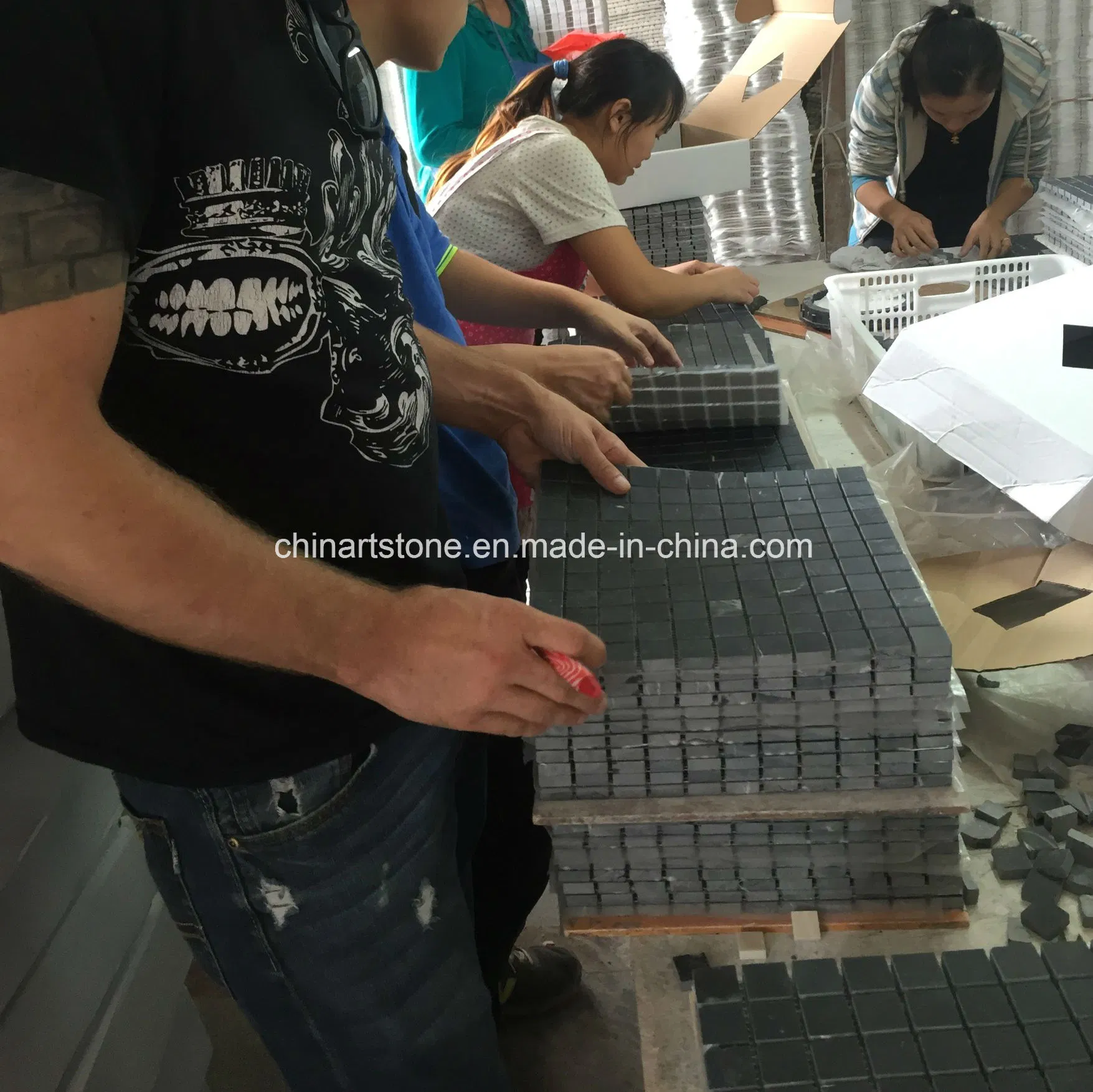 Мозаика из черного мрамора Маркина для стен