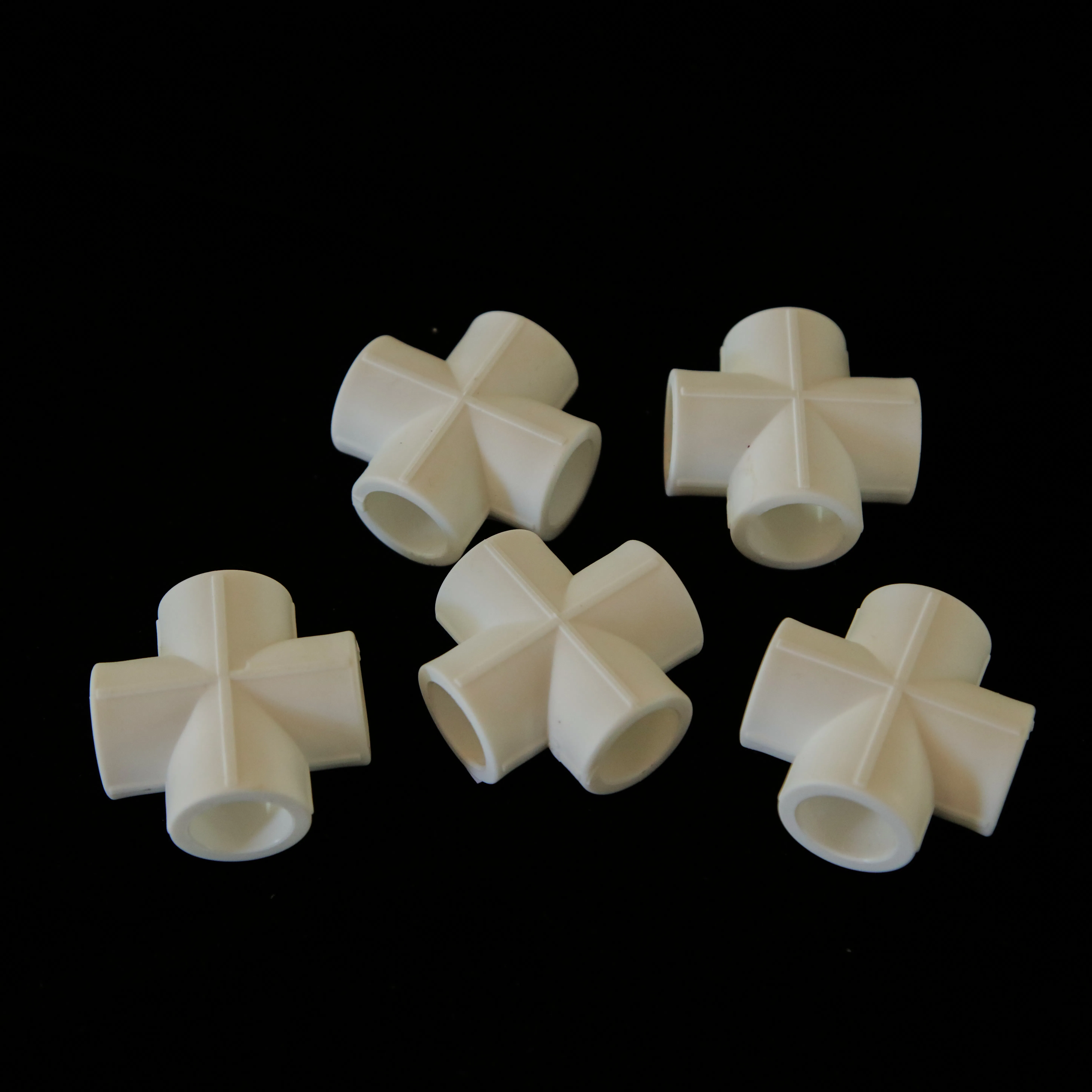DN40 White PPR Cross of Pipe Fittings Customized Service