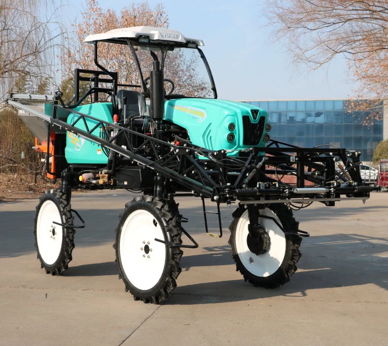 Самоходный опрыскиватель 1000л для пшеницы и риса