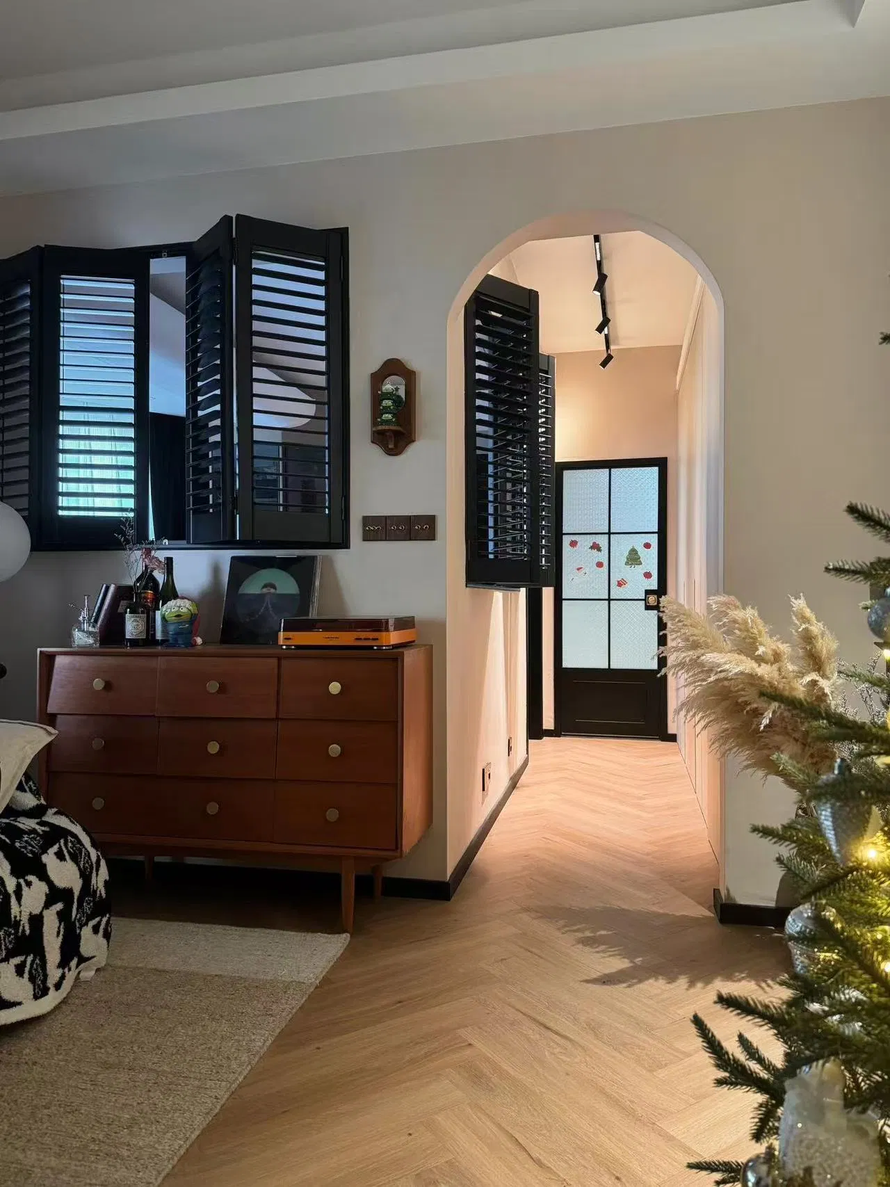 Best Price Custom Size PVC Window Shutters Shutters Plantation Black