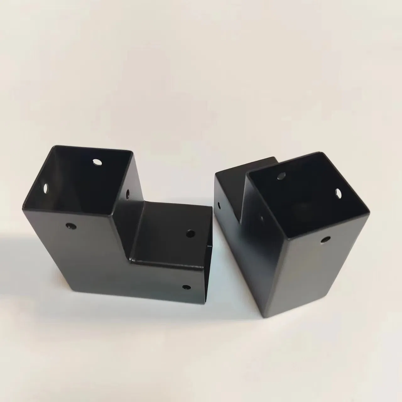 Угловой кронштейн для перголы из деревянных балок