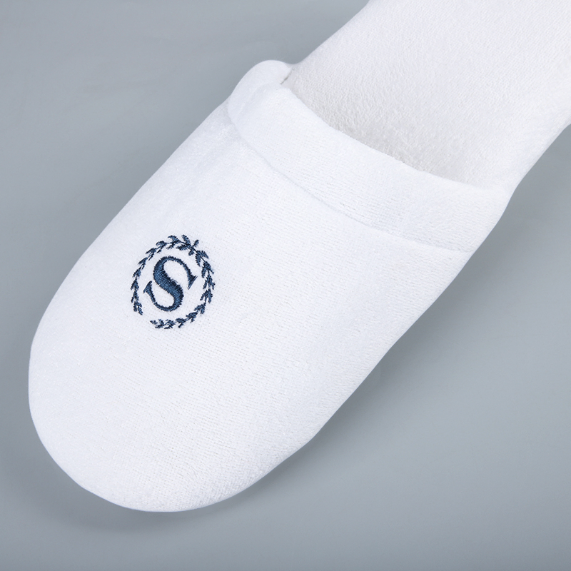 OEM Custom Embroidered Luxury Disposable Hotel White Terry Towel Fabric Disposable SPA Bedroom Hospital Hotel Guest Slippers