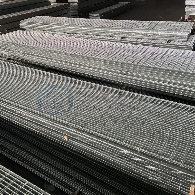 Heavy Zinc Coat Forge Welding Serrated Steel Grating Mild Carbon Steel Materials 1-1/4''x 3/16'' Rectangular Shape Bar Steel Grating for Metal Safety Platforms