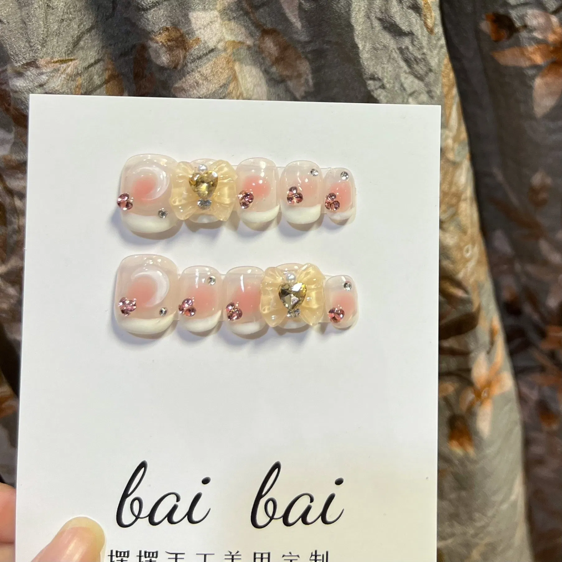 Stone Cat's Eye Crushed Diamond Nude Color Ice Through Handmade Finished Fake Nail Patch Wearing Manicure