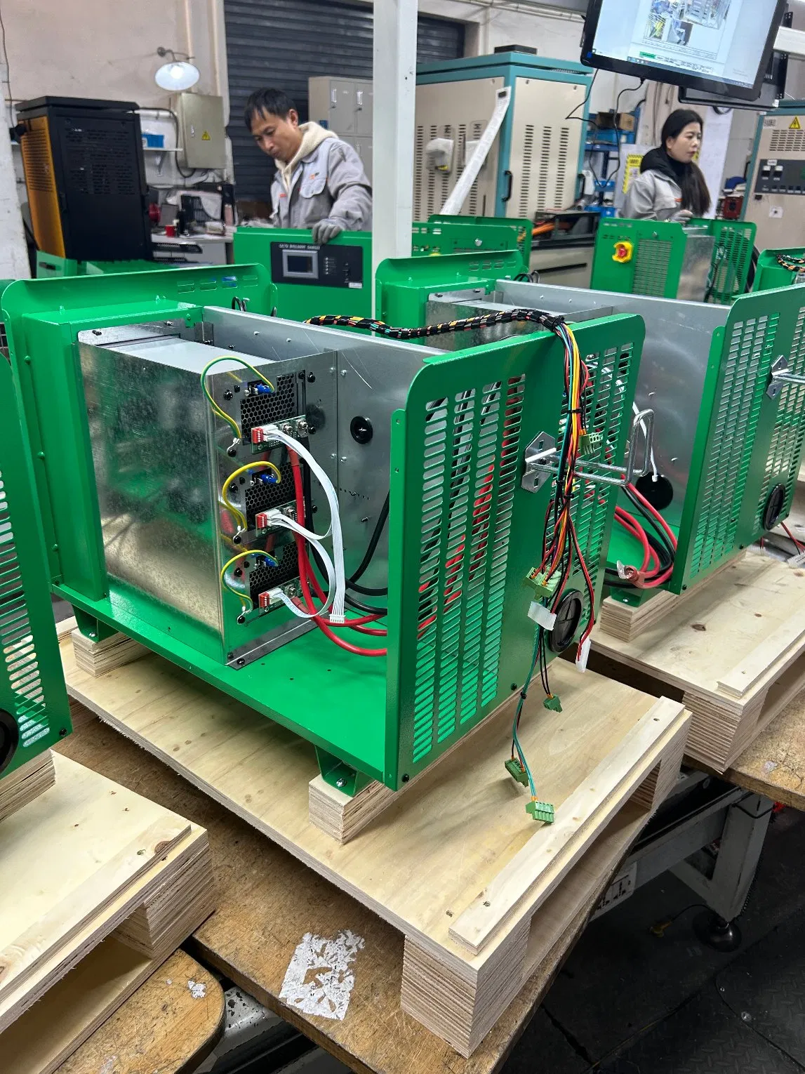 Зарядное устройство Shineng CZC7SI для литиевых батарей 60-100В