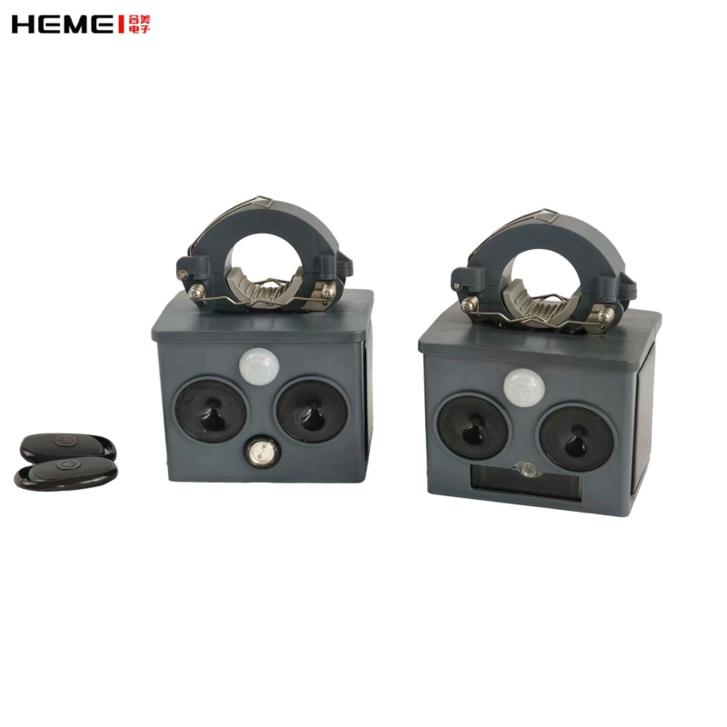 Powerful Ultrasonic and Flash Bird Repeller for Birds Cat Flying Animals Control