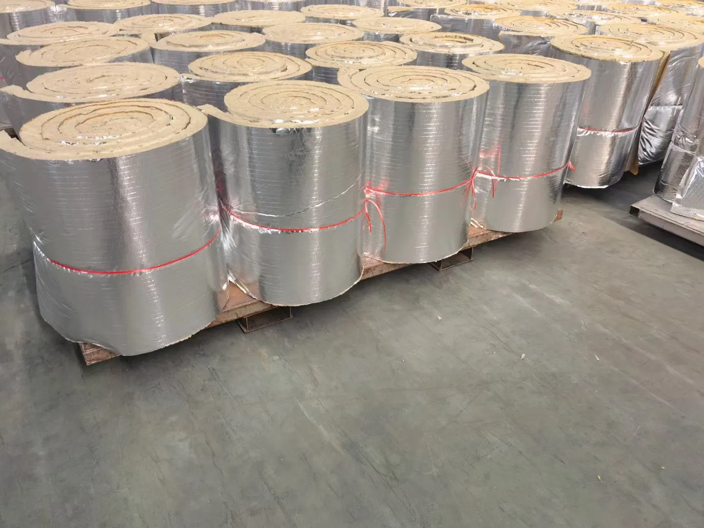 Waterproof Insulation Aluminum Foil-Laminated Rock Wool Blanket for Underground Parking Ceilings