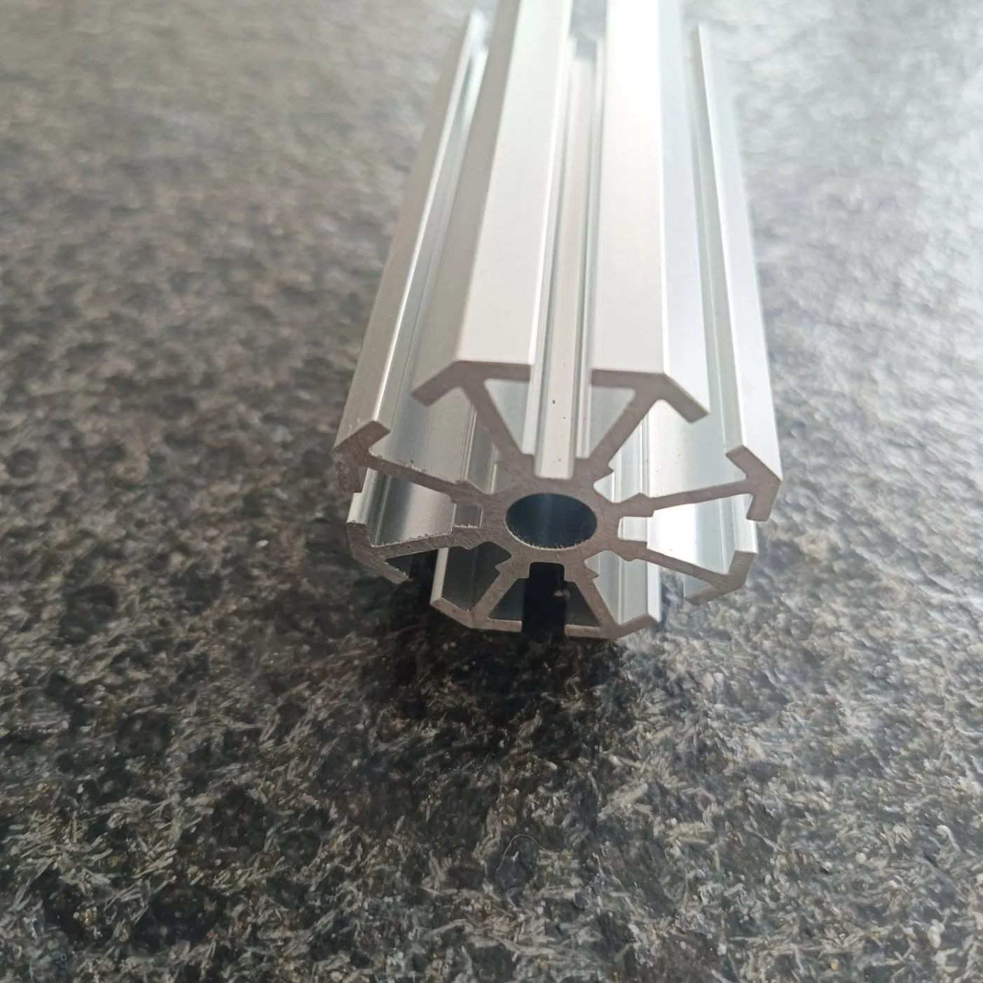 Multi Edges and Corners Structure Aluminum Profiles for Display Exhibition Column Connections