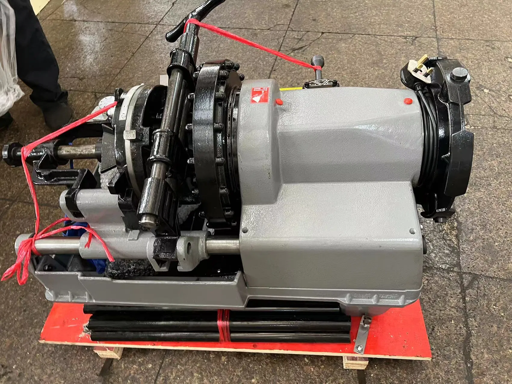 High Efficient Automatic Stop Kind Pipe Threading Machine 1/2"-4"