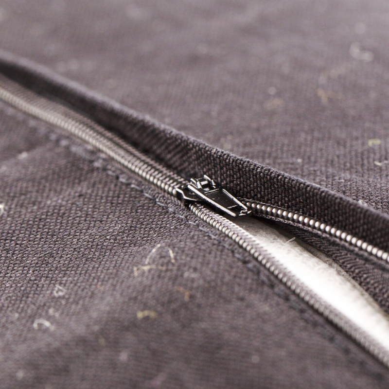 Printed Golden Powder Skull Cotton Square Cushion with Polyester Padding for Garden Outside or Home Decoration