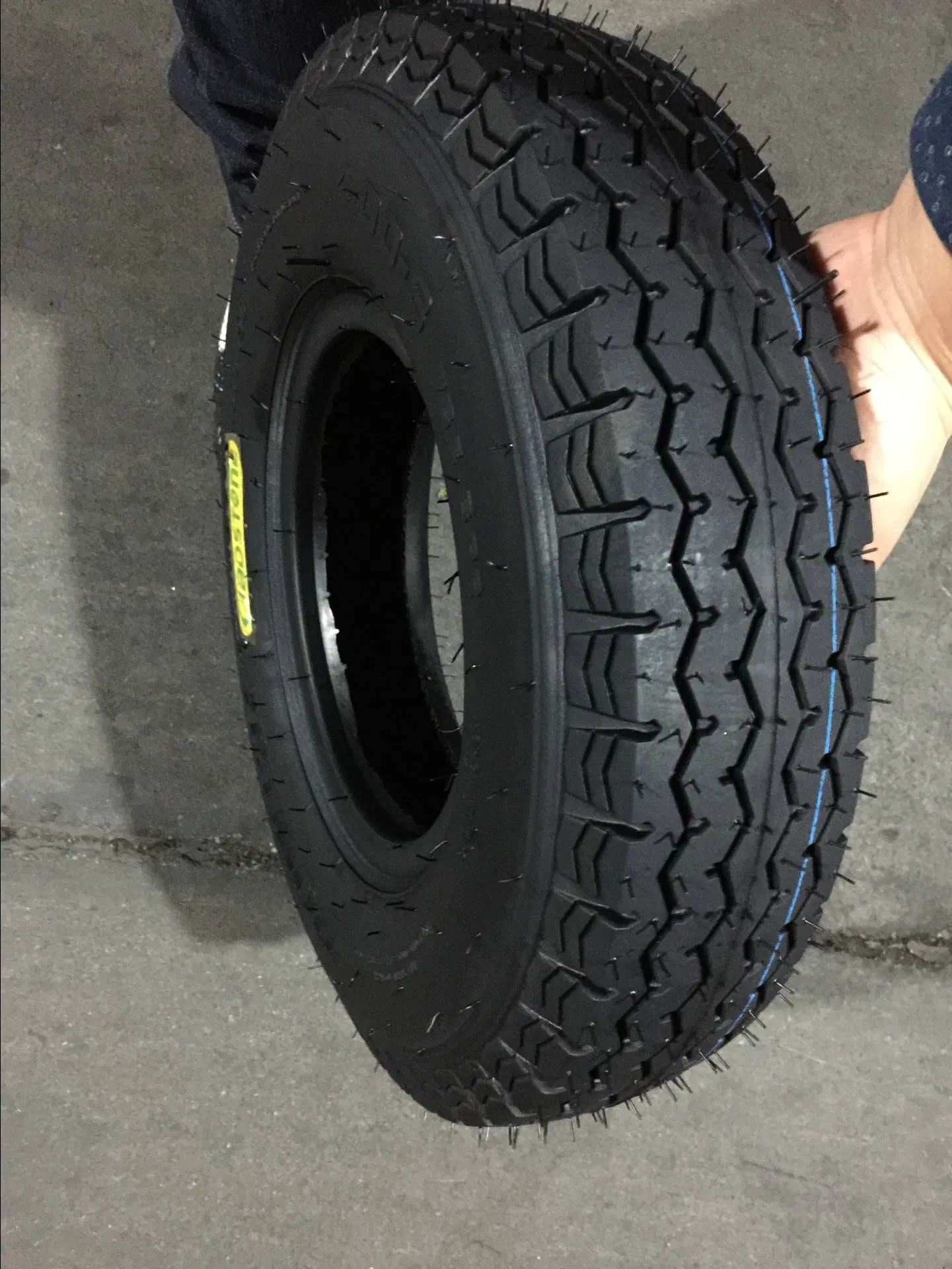 Шина мотоциклетная Gladstone 4.00-8