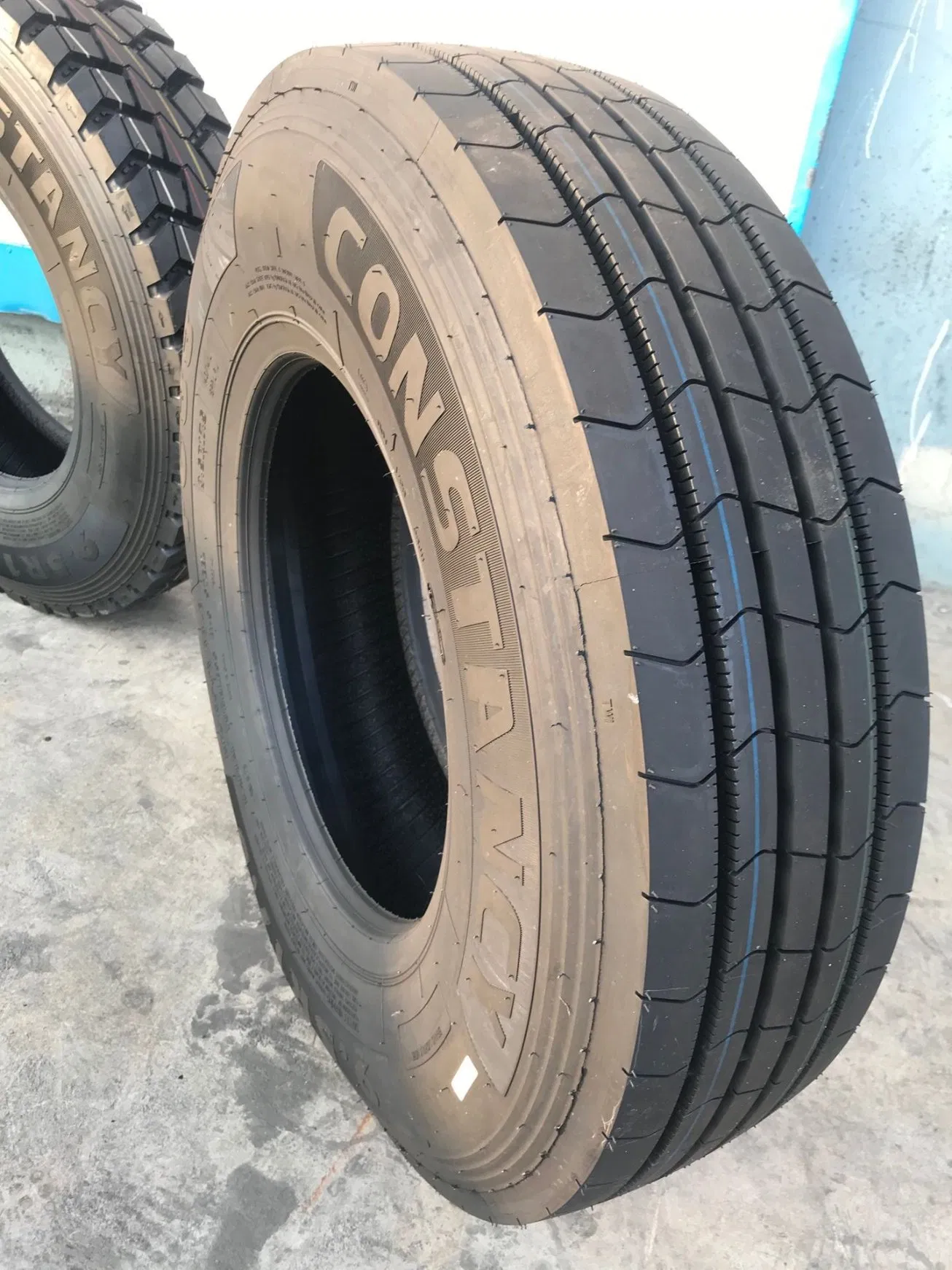 Constancy Brand Truck Tire 9.5R17.5 FC33 OEM Quality TBR Commercial Vehicle Fuel-Efficient All-Steel Tire
