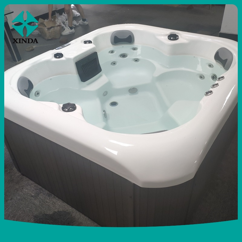 Уличный СПА-бассейн на 4 персоны