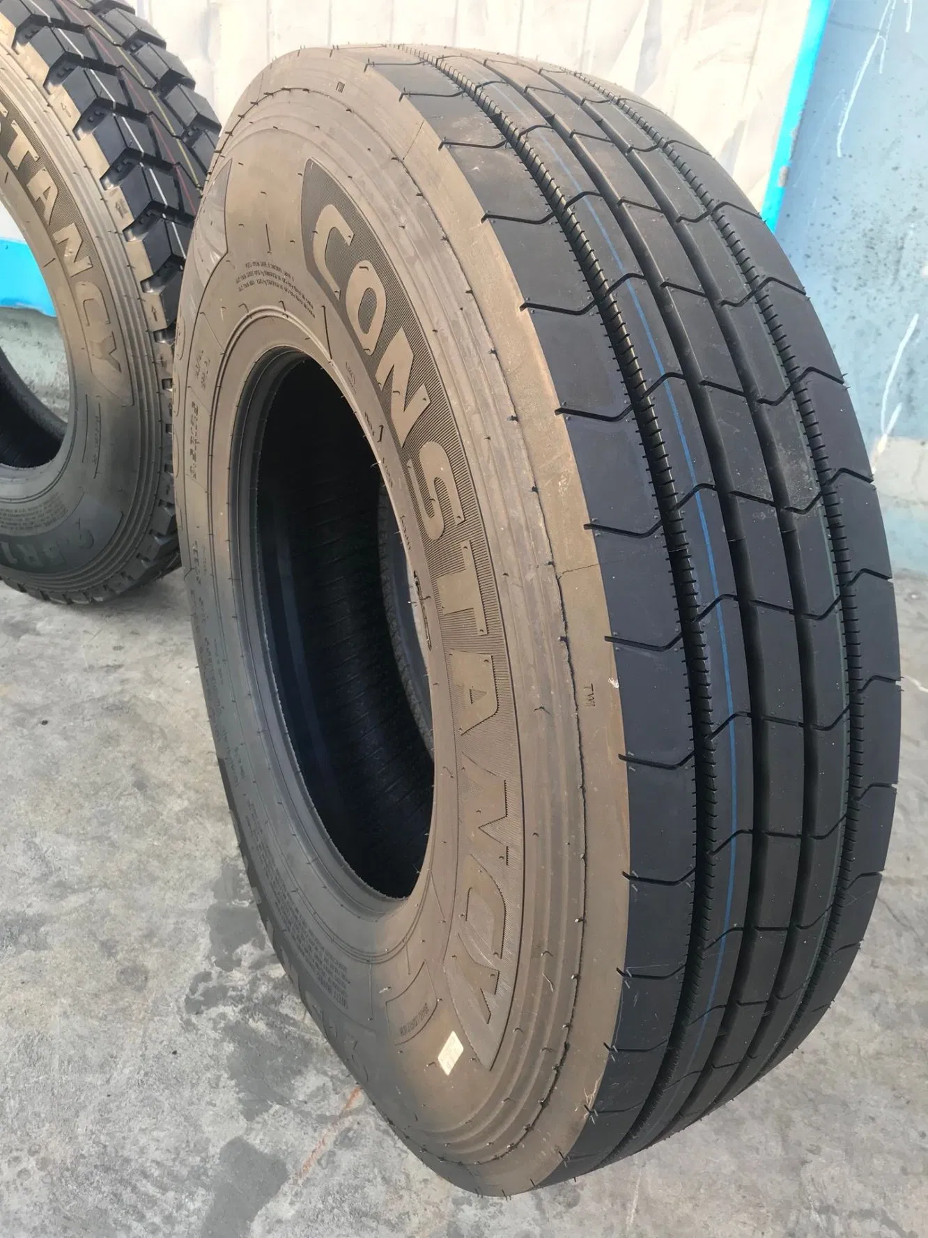 Constancy Brand Truck Tire 9.5R17.5 FC33 OEM Quality TBR Commercial Vehicle Fuel-Efficient All-Steel Tire