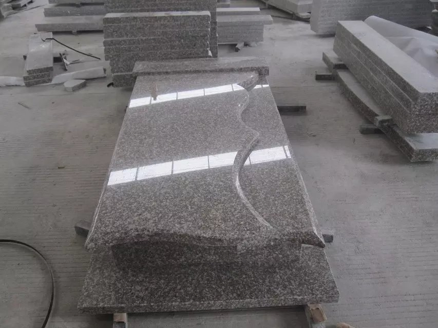 Wholesale Granite European Memorial Tombstone Gravestone for Cemetery Material Hand Carving, Machine Carving Poland Memorial Monument Design