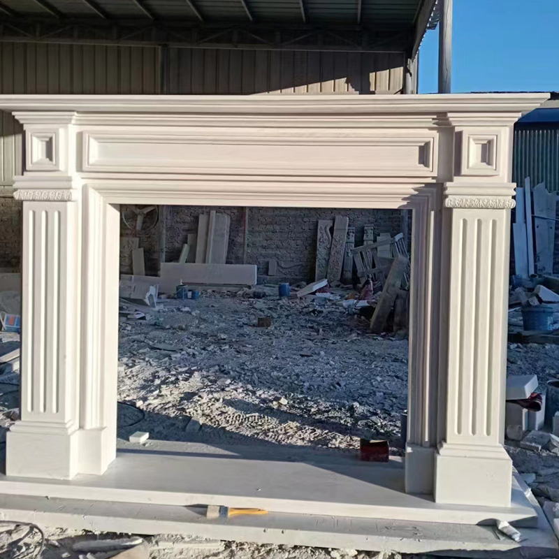 Португальский бежевый камин из известняка с резьбой