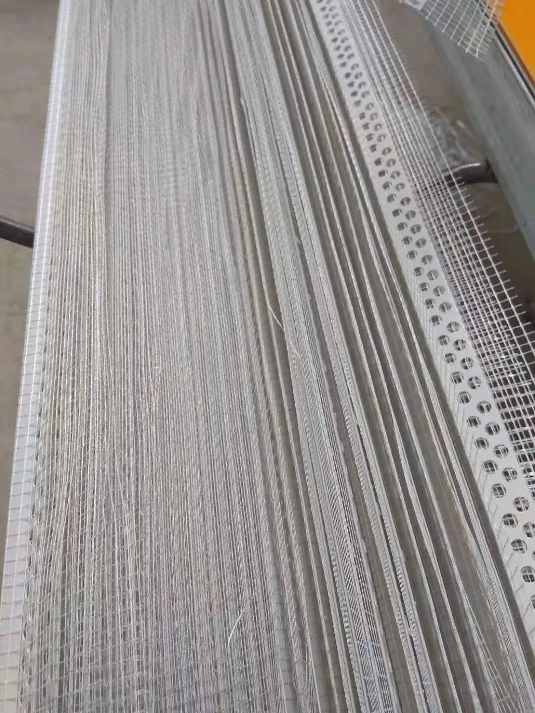China Supplier Fiberglass Corner Bead PVC Corner Profile with Fiberglass Mesh