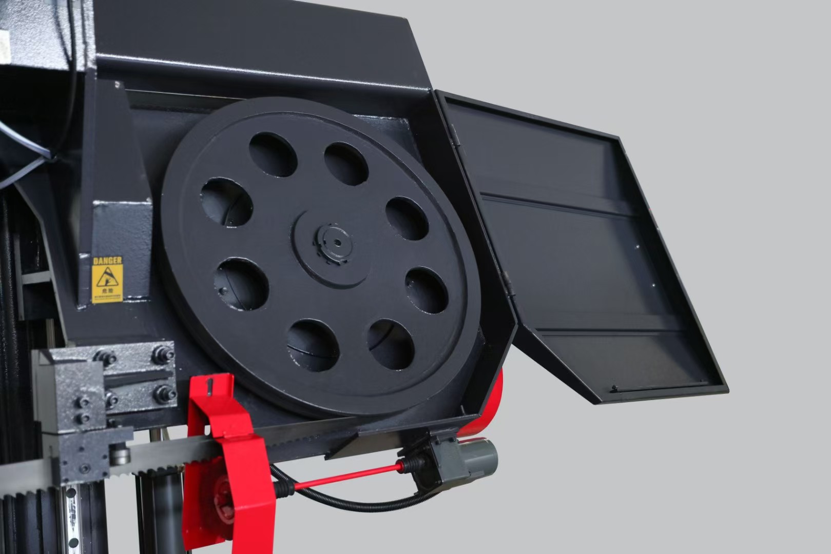 Ленточная пила по металлу гидравлическая промышленная