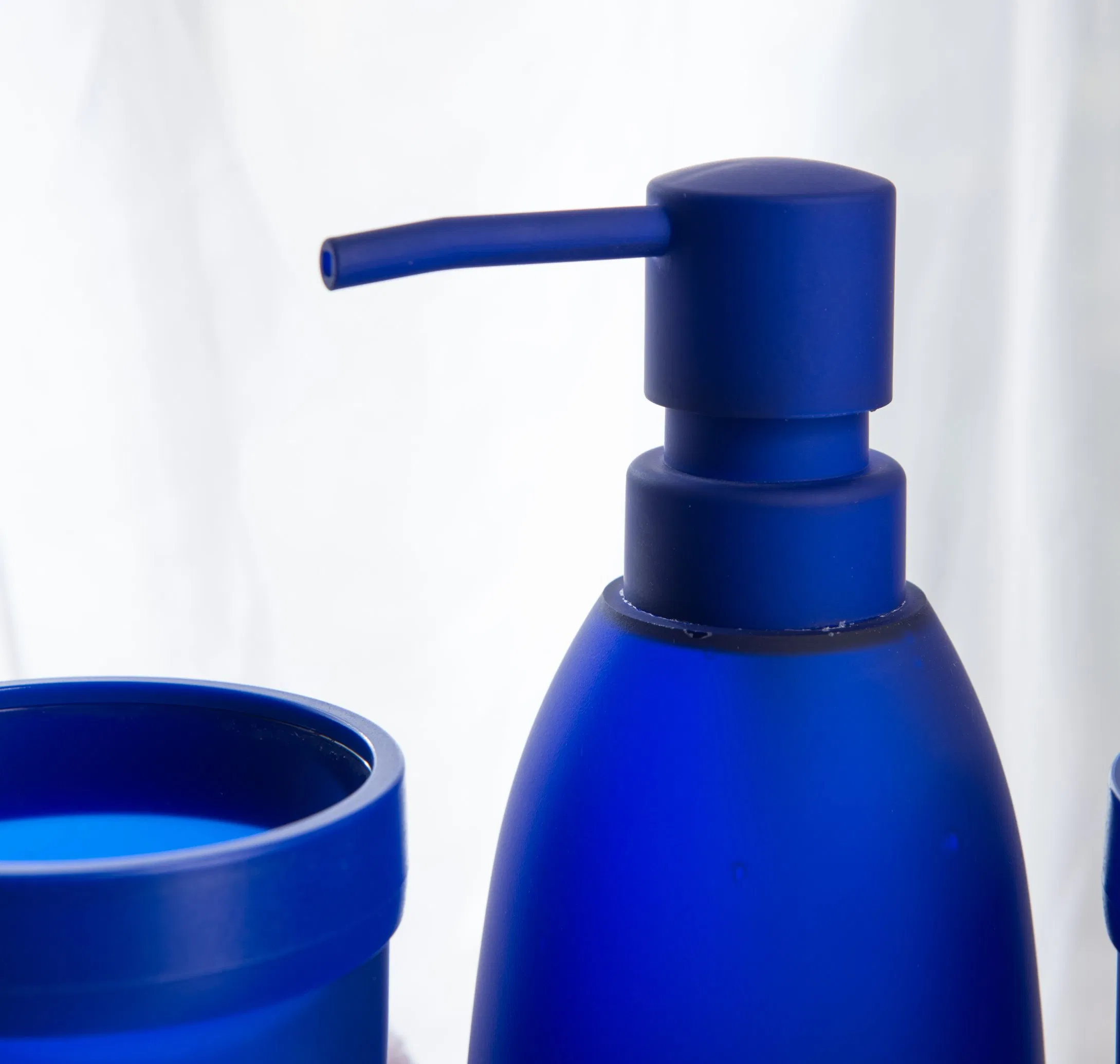 Gift Plastic Lotion Bottle Plastic Shampoo Bottle with Pump by Ruuber Paint