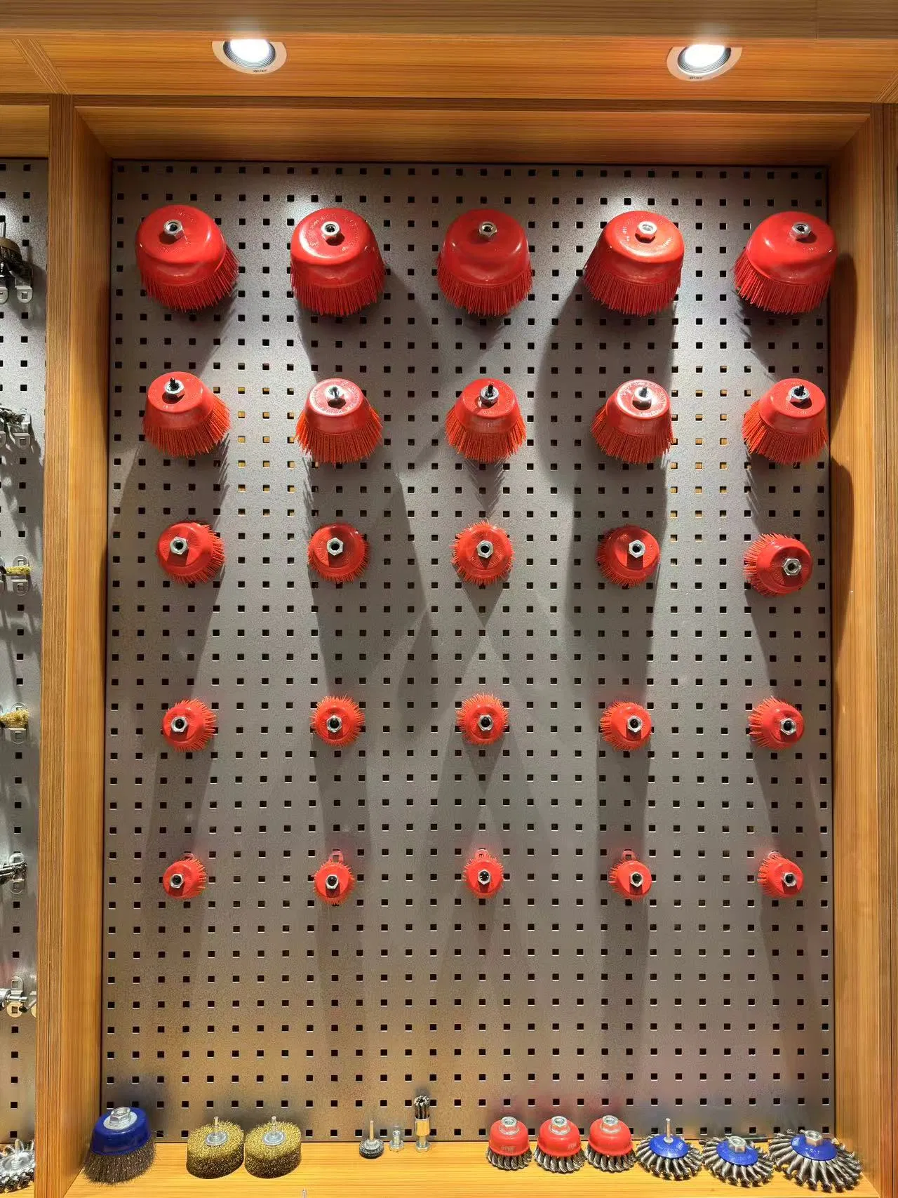 Heavy-Duty Twist Knot Wire Brushes for Metal Surface Finishing