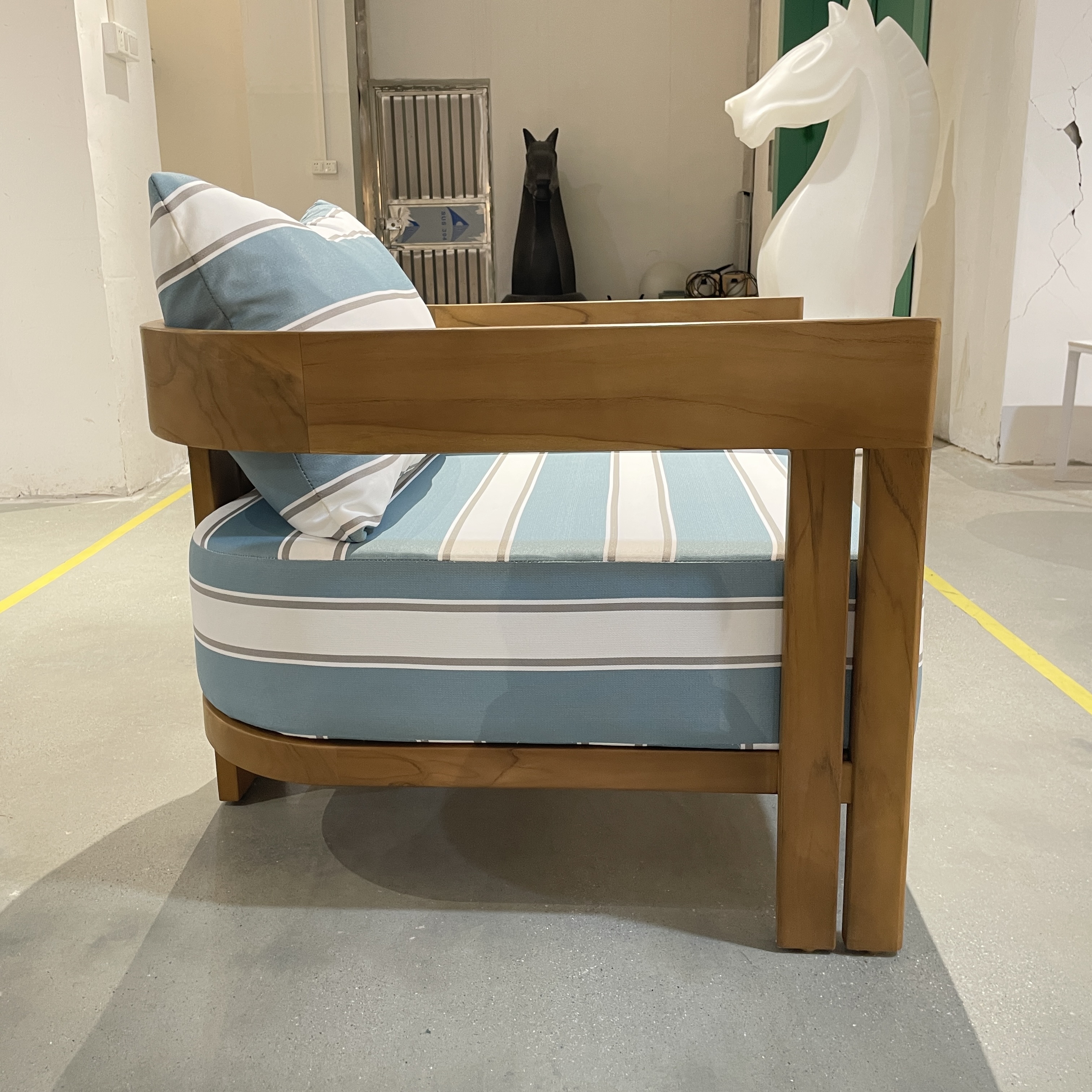 Диван садовый массив тика с подушками патио