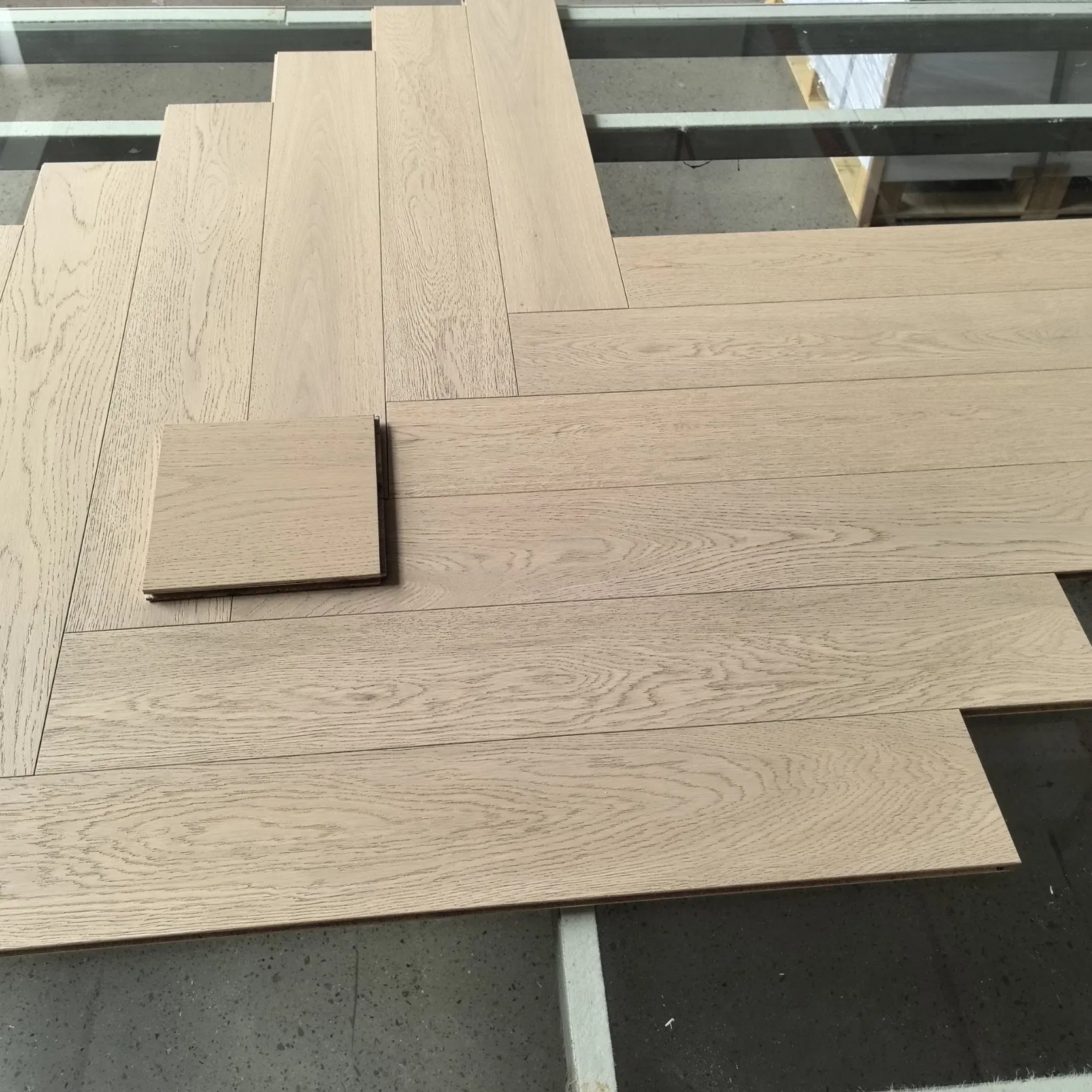 Herringbone Natural European Oak Flooring Indoor Multilayered Wide Plank Hardwood White Oak Engineered Wood Flooring