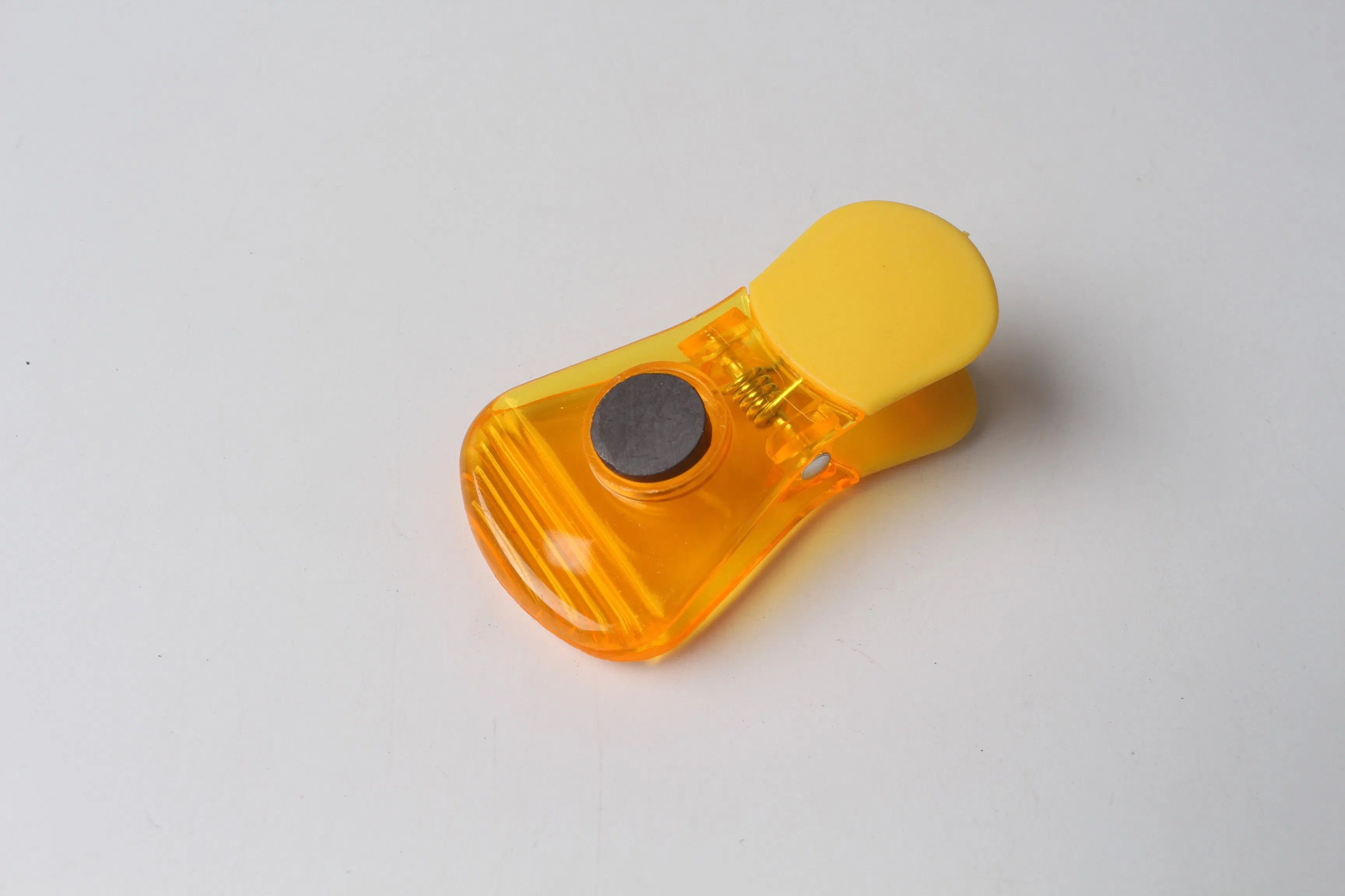 Multi-Function Color Plastic Transparent Kitchen Refrigerator Magnet Office Clip