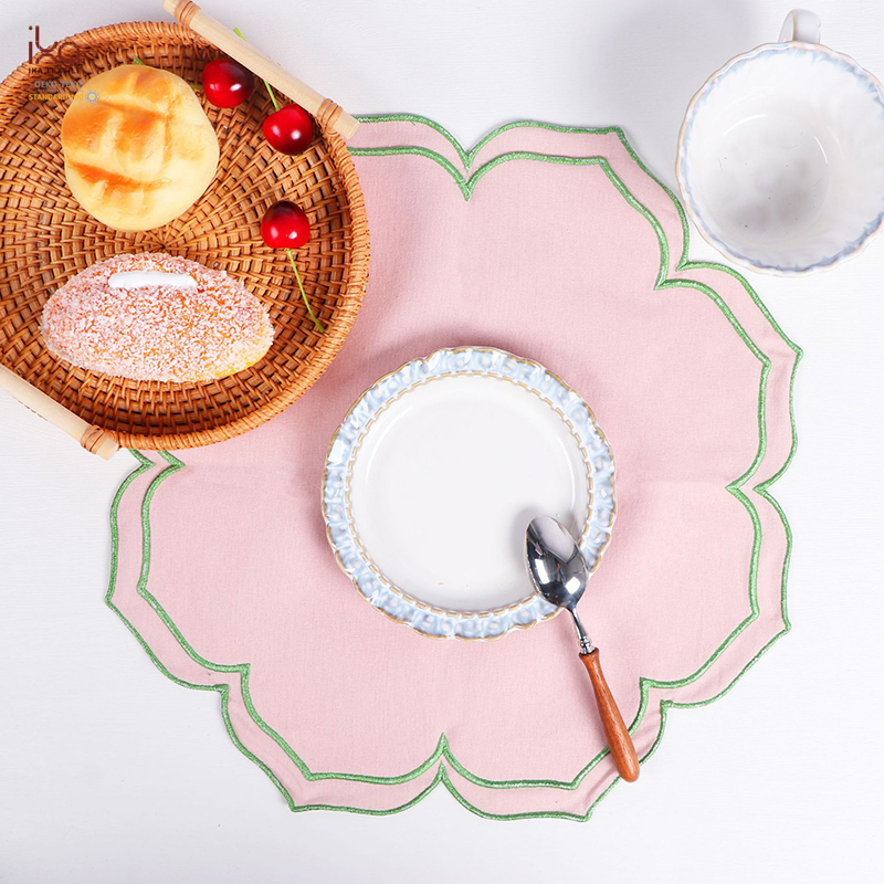 Irregular Flower Shaped Embroidered Pure Linen Placemats Good Quality Custom Multi Color European Washable Scalloped Table Mat