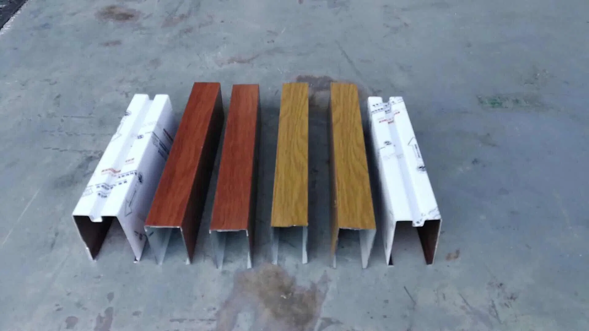 Wood Grain Aluminum U-Shape Square Tube Metal Baffle Ceiling