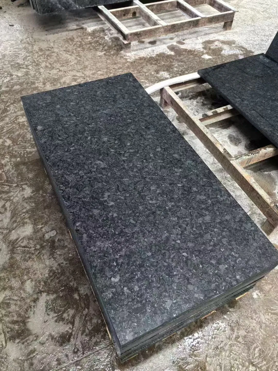 Honed Angola Black Granite for Tombstone with Custom Design