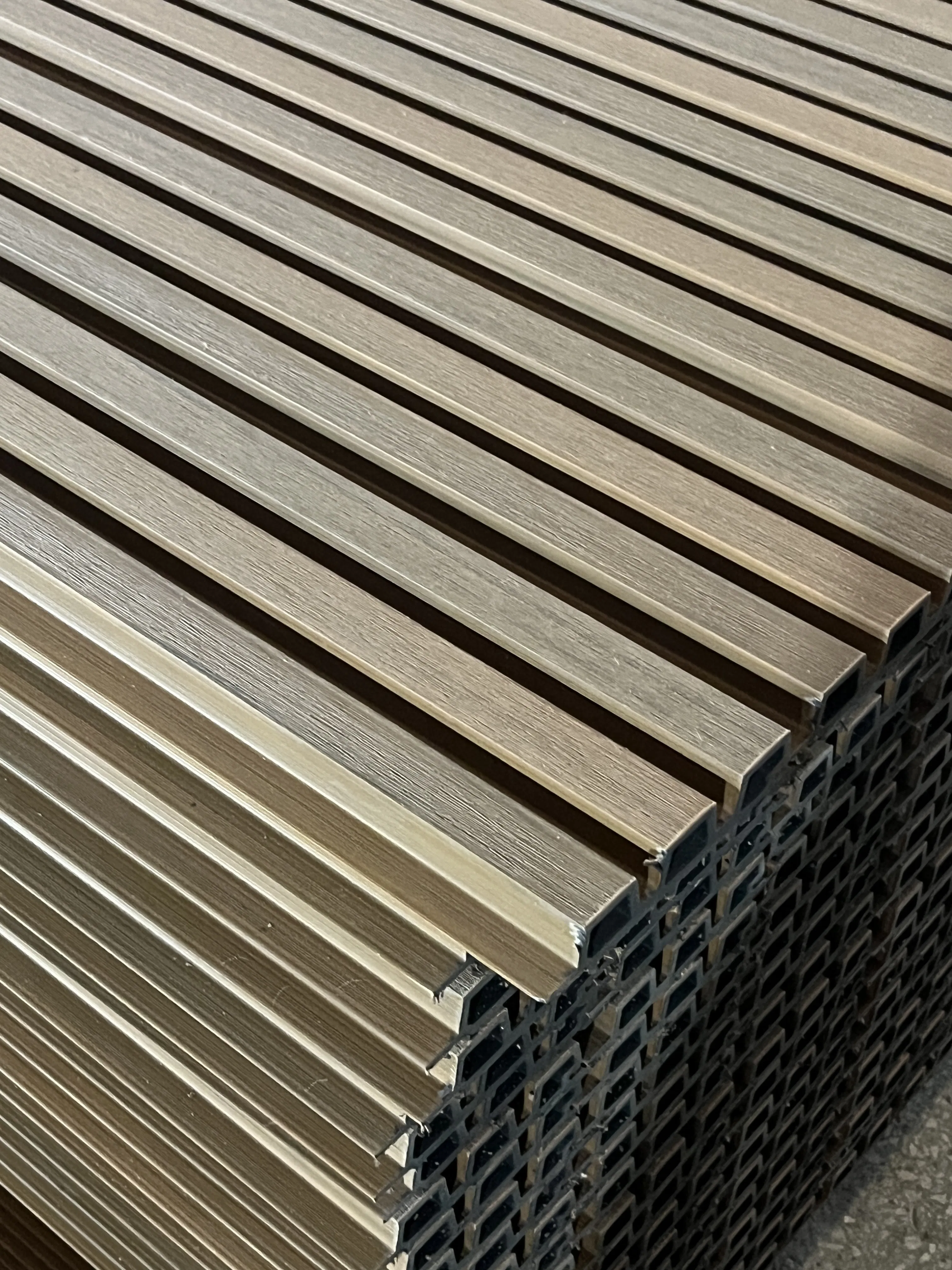 Exterior Co-Extrusion WPC Cladding Composite Wall Panel with 15-Year Durability