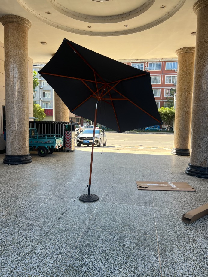 Садовый зонт 300 см с наклоном и кожаным карманом