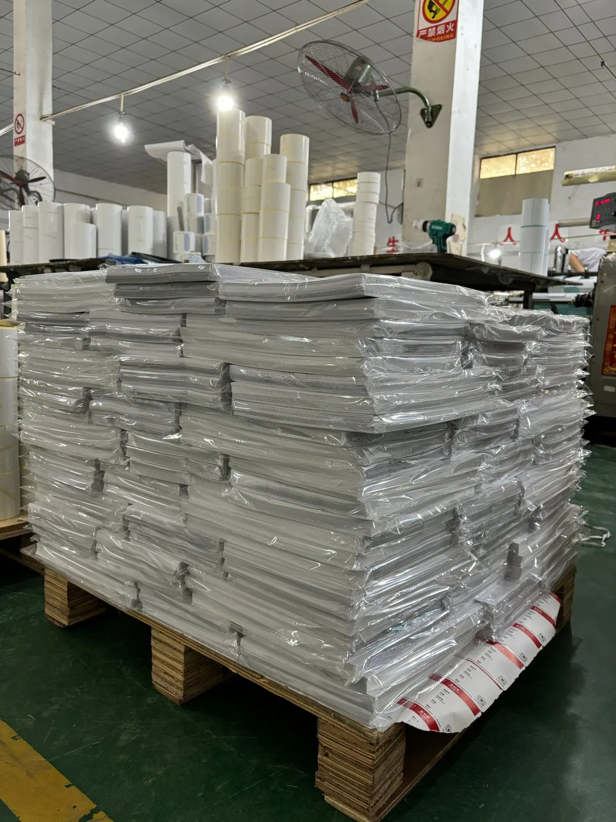 A4 Glossy Self-Adhesive Labels for Marking and Identifying Packaging of Items