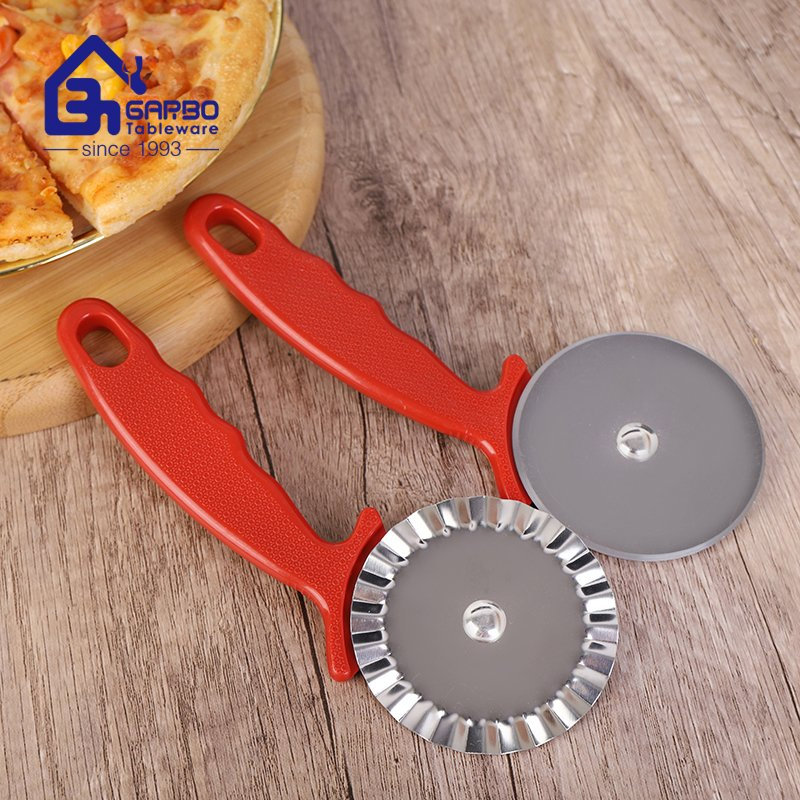 in Stock Kitchen Tools Pizza Slicer Dishwasher Safe Stainless Steel Pizza Cutter Wheel Roller Pasta Cutter with Plastic Handle