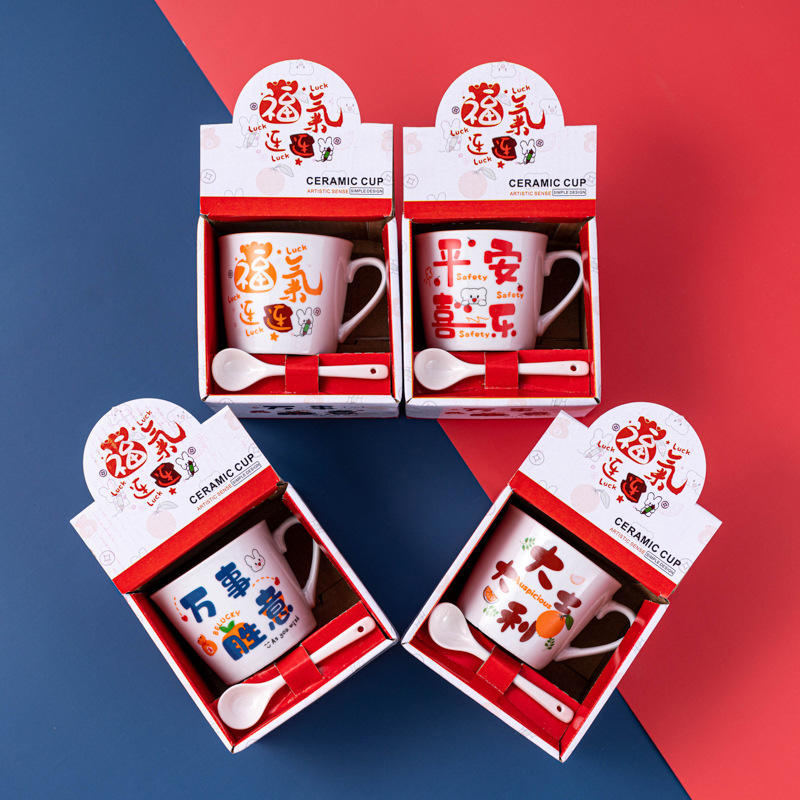 Керамическая кружка с логотипом и ложкой