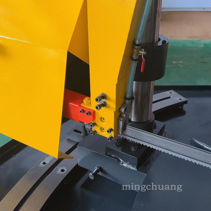 Ленточная пила по металлу промышленная горизонтальная GB4230x