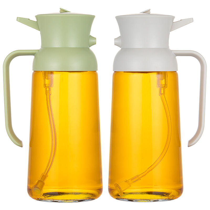Kitchen Non-Drip 550ml Glass Bottle Cooking Oil Dispenser 2 in 1 Spray Olive Oil Sprayer with Green ABS Pump Cap