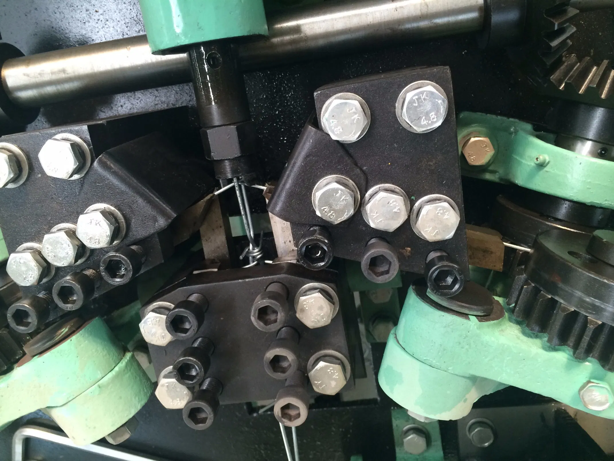 Automatic Barbed Wire Making Machine Supplier in China