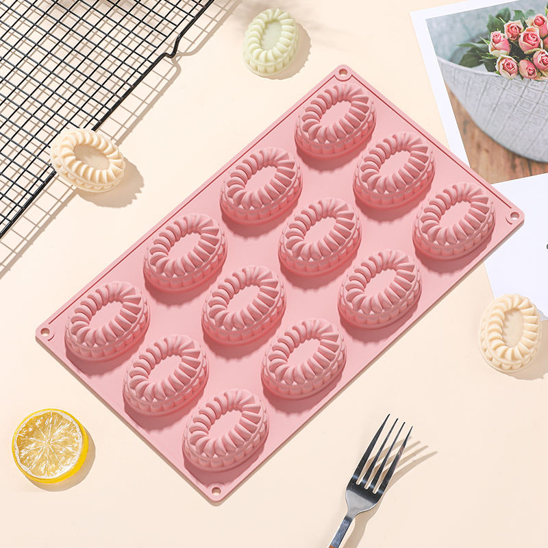 Wholesale 3D 12 Cavity Cake Tool Kitchen Utensils Silicone Mousse Cake Mold Baking Chocolate Candy Silicone Mold