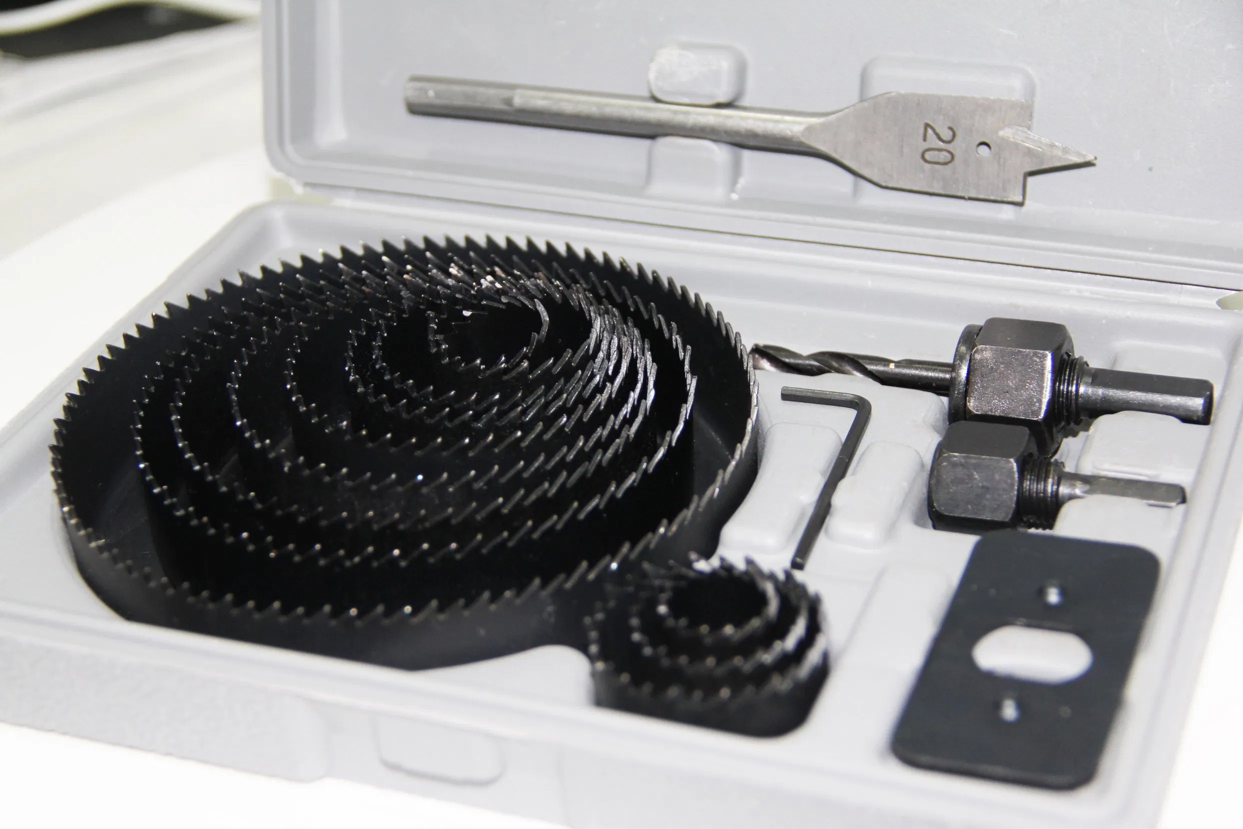 Hole Saw Kit 19 PCS, Hole Saw for Plastic 3/4"-3" with 1 PCS Hex Key, 2 PCS Mandrels, Hardened High Carbon Steel Hole Saw Plastic with Storage Case