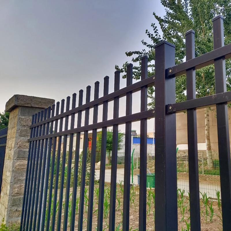 High-Quality Zinc Coated Steel Fencing for Global Distributors