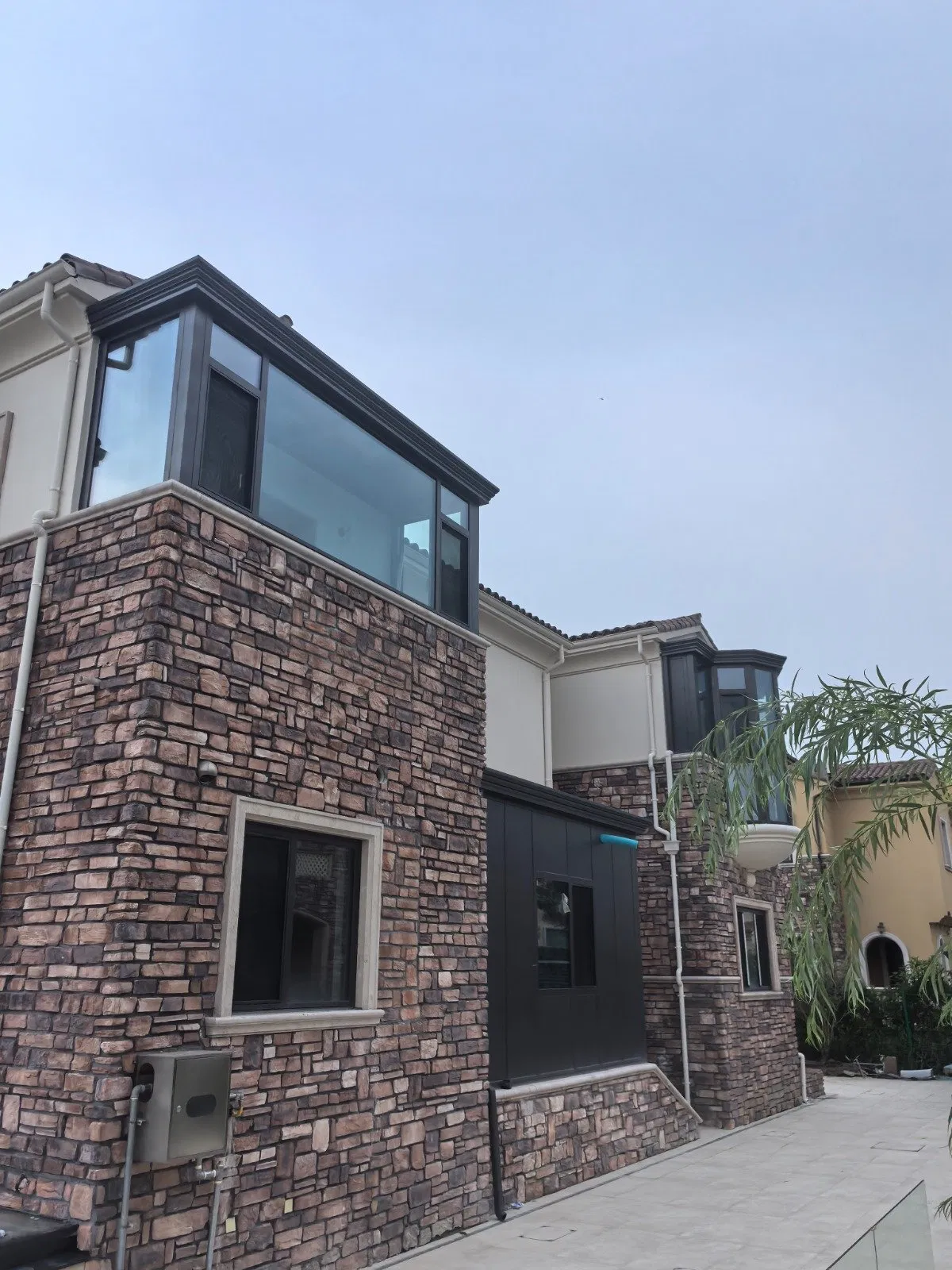 Byy-250901 Sunroom Aluminum Alloy Profile Sunroom Shading and Heat Insulation Tempered Glass Rooftop Garden Villa Terrace Transparent Glass