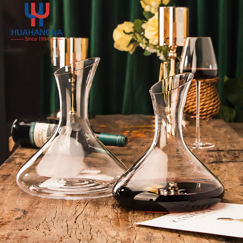 Vintage Design Bottle Shaped Wine Pourer Crystal Decanter and Wine Carafe for Red and White Wines Liquor and Cocktails
