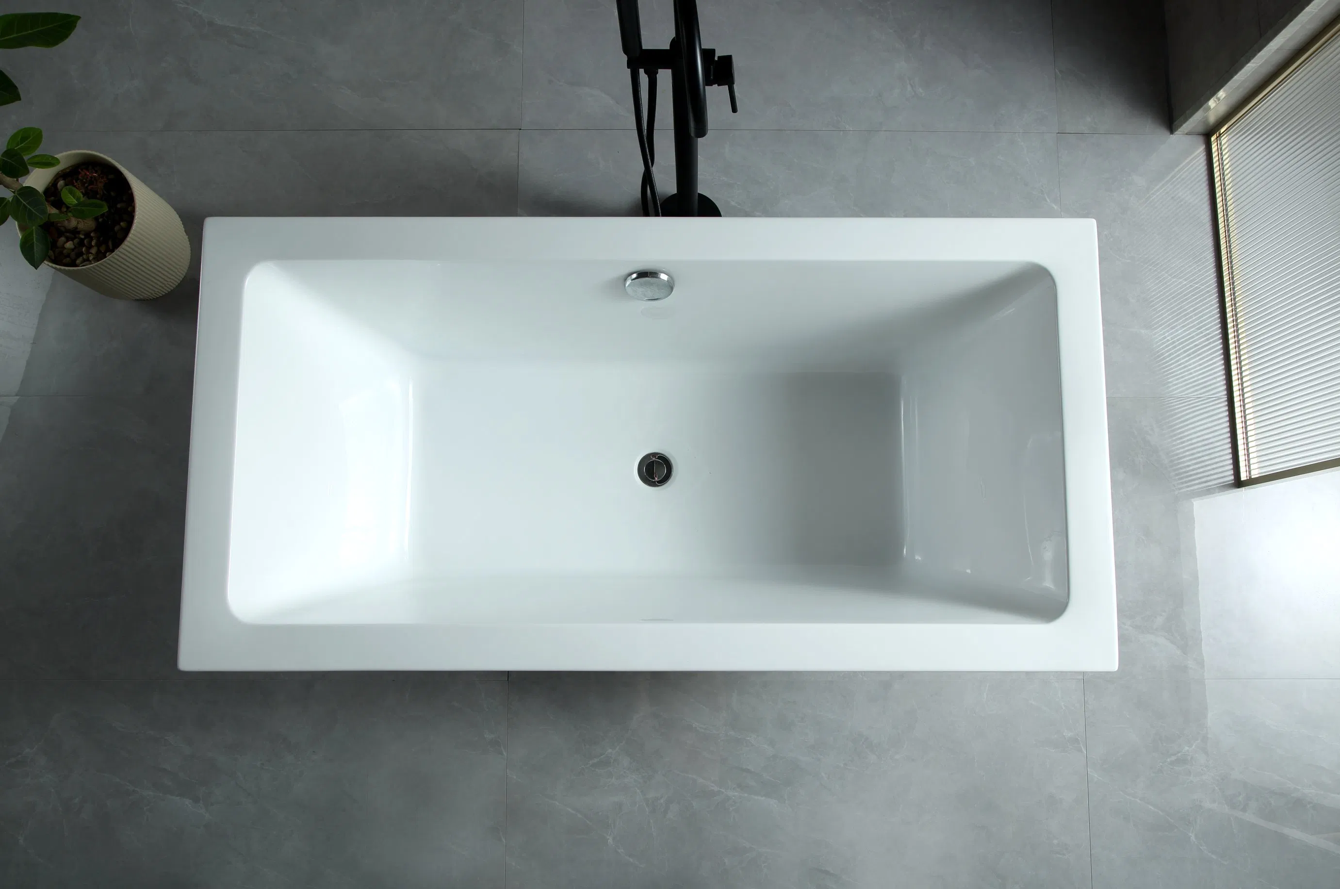 Hot Sale Luxury Indoor Simple Soaking Bathroom Freestanding Acrylic Bathtub