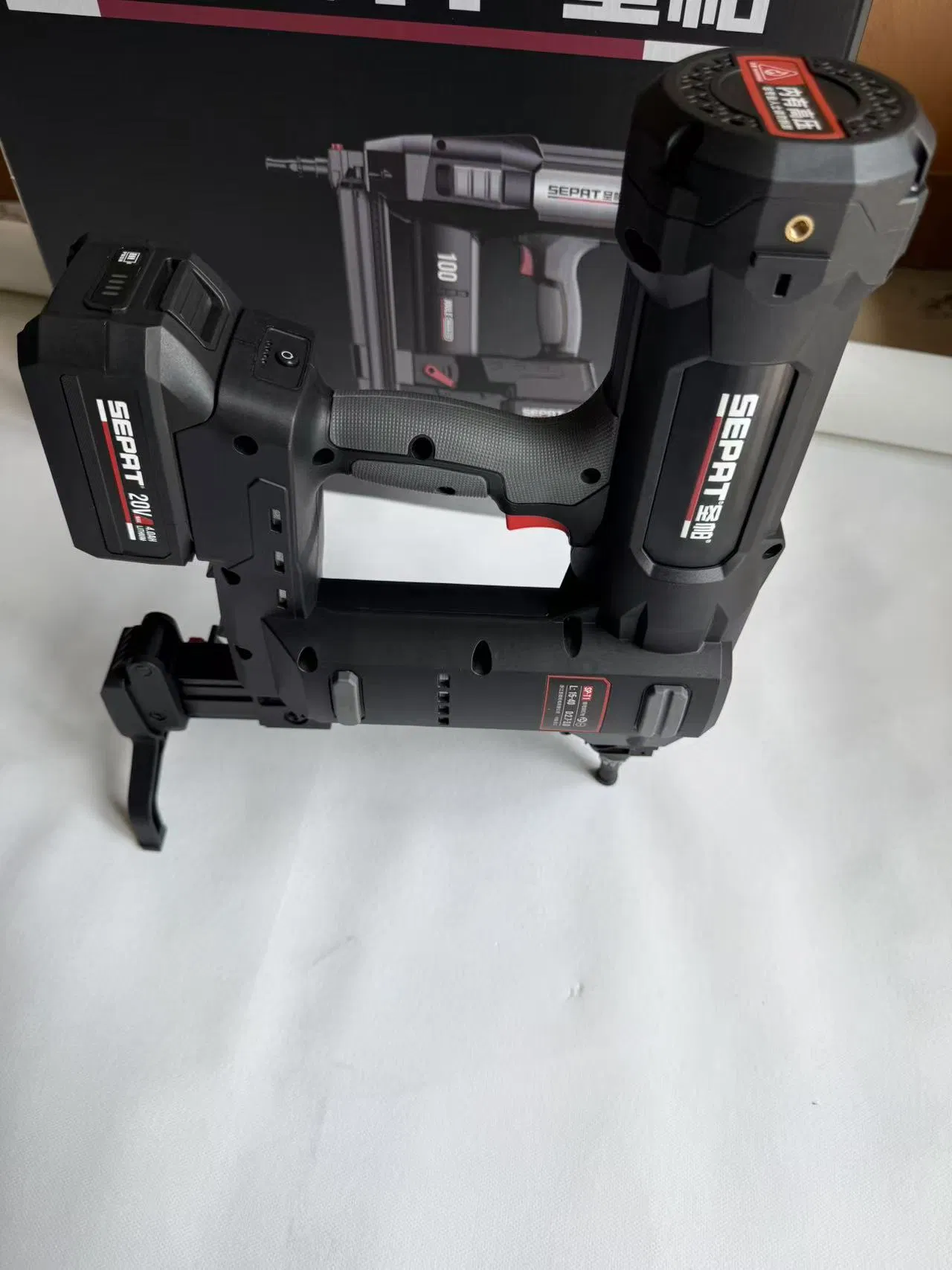 Patent Hot Sell Steel Concrete Nail Gun with Battery 4.0A 100j 15-40mm Nail Length