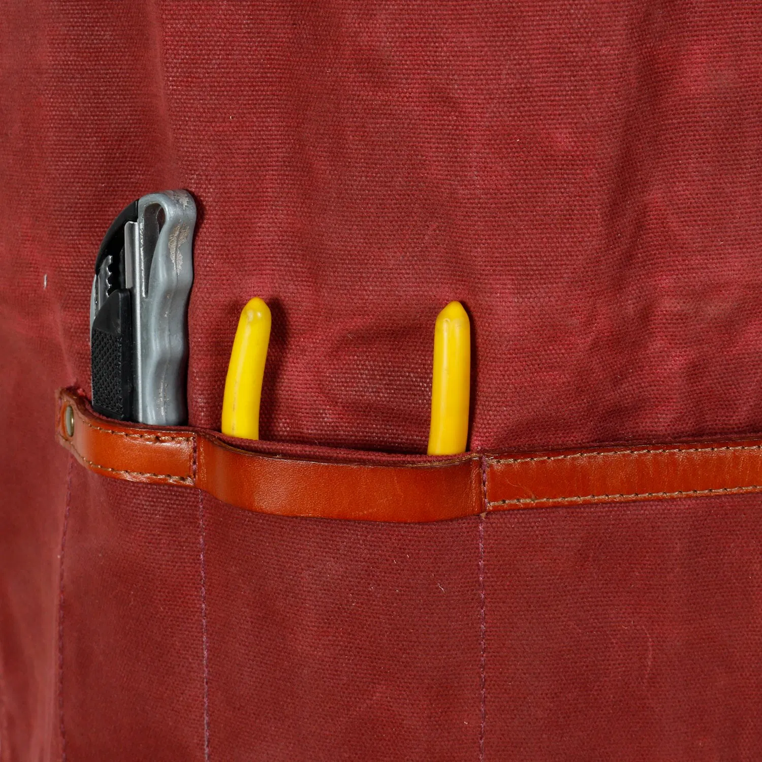 Custom Vintage Adjustable Cross Straps Men Heavy Duty Waxed Canvas Work Apron (RS-211804)