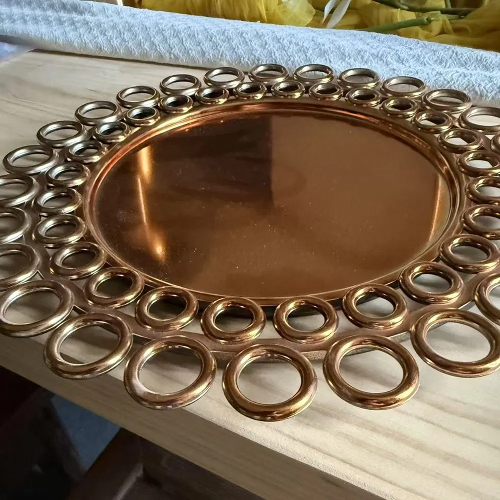 High Quality Electroplating Process PP Material Disposable Plastic Christmas Charger Plate