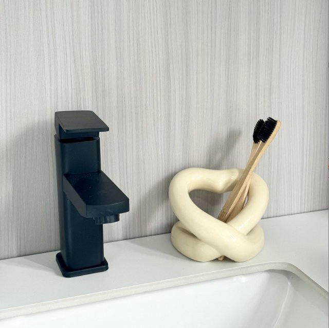 Heart Ceramic Toothbrush Holder for Couples Bathroom Toothpaste and Toothbrush Storage