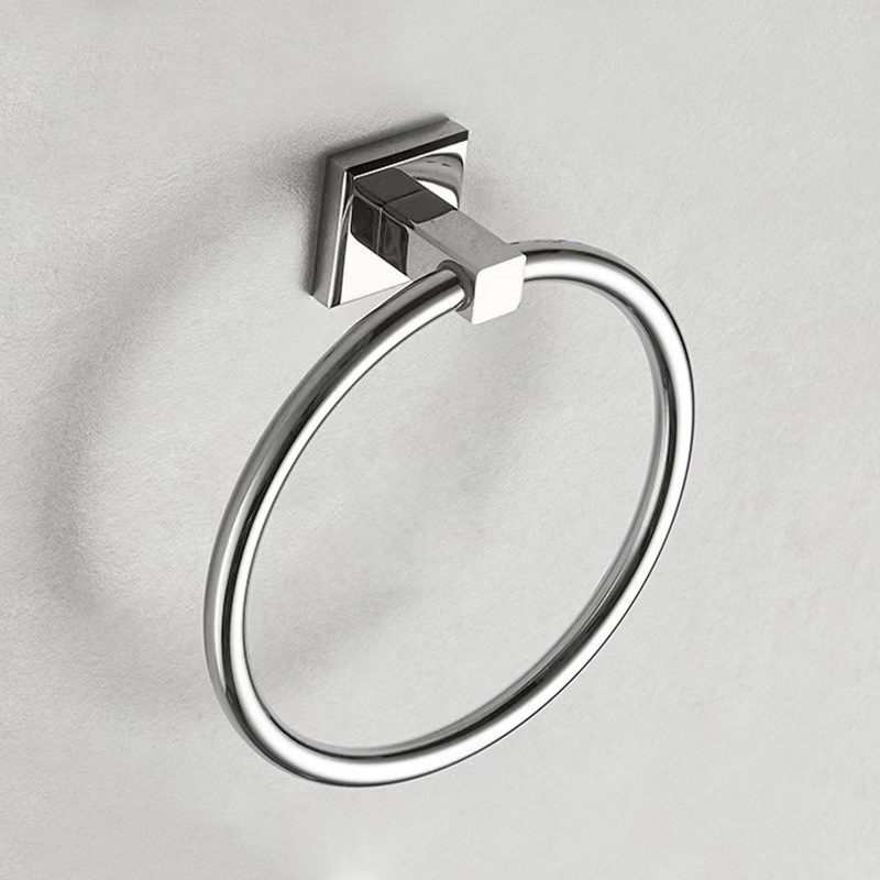 Настенная вешалка для полотенец серебристая с латунью