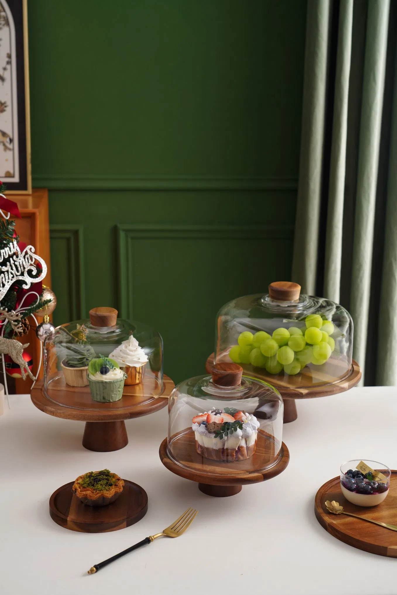 Modern Multi-Level Fruit Rack for Sophisticated Event Showcases